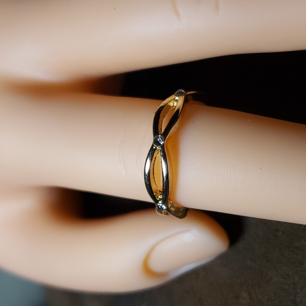 BRAND NEW RING SIZE 8
